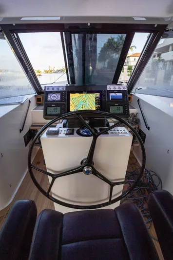 Vandal Yacht Photos Pics 