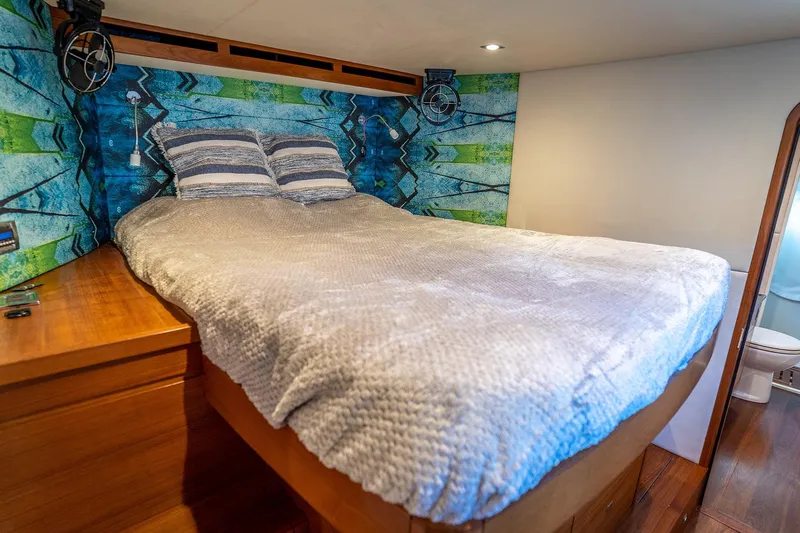 Vandal Yacht Photos Pics 