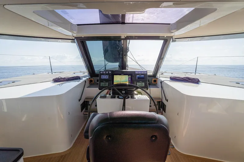 Vandal Yacht Photos Pics 