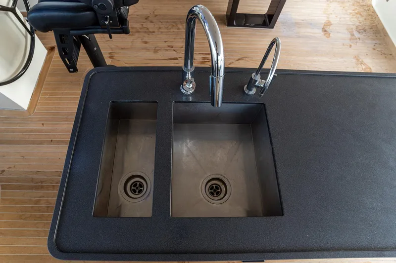 Vandal Yacht Photos Pics 