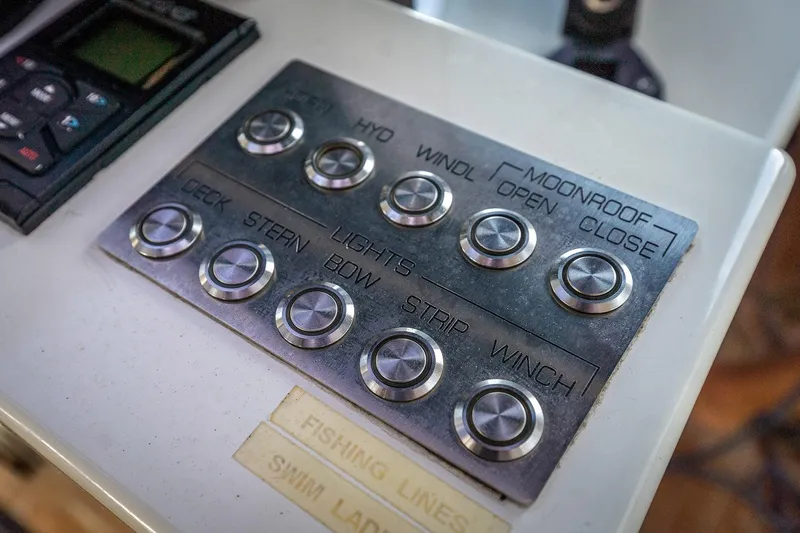 Vandal Yacht Photos Pics 