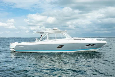 Intrepid 400 Cuddy