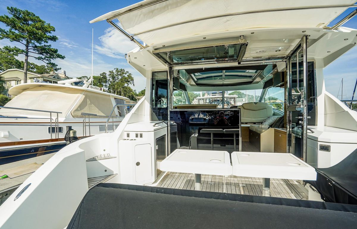 2016 Cruisers Yachts 45 