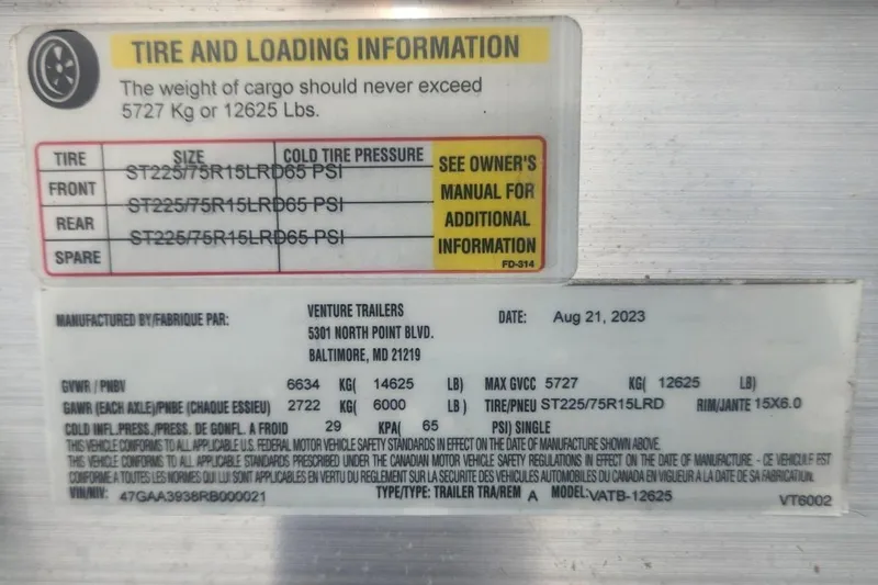  Yacht Photos Pics Tire and loading information label for 2023 Everglades 285CC, detailing pressure and weight limits.