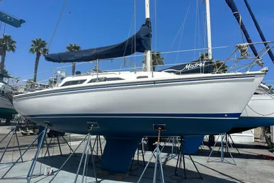 Catalina 270