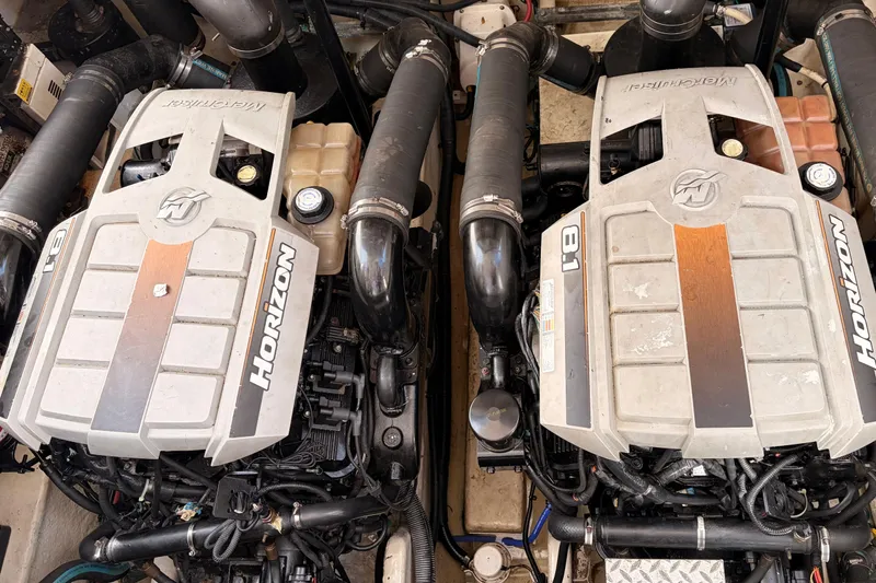  Yacht Photos Pics Twin MerCruiser Horizon 8.1 engines in a 2008 Sea Ray Sundancer 350 boat.