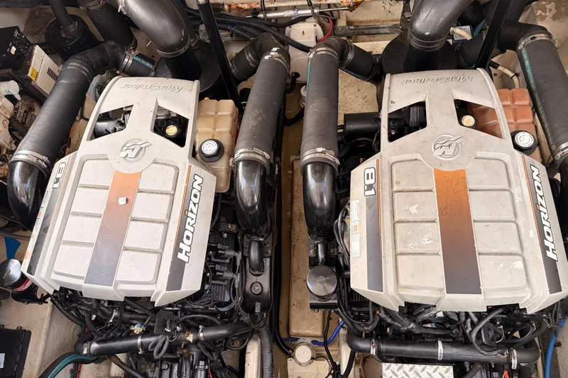  Yacht Photos Pics Twin Horizon engines in a 2008 Sea Ray Sundancer 350 boat engine compartment.