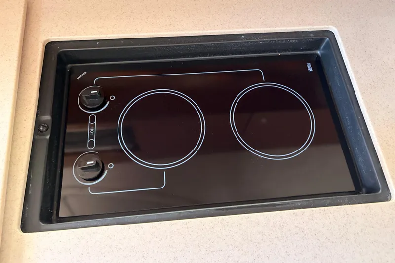  Yacht Photos Pics Built-in electric stove on 2008 Sea Ray Sundancer 350 yacht kitchen countertop.