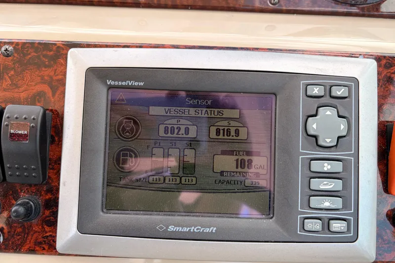  Yacht Photos Pics SmartCraft VesselView display on 2008 Sea Ray Sundancer 350 showing fuel status and vessel data.
