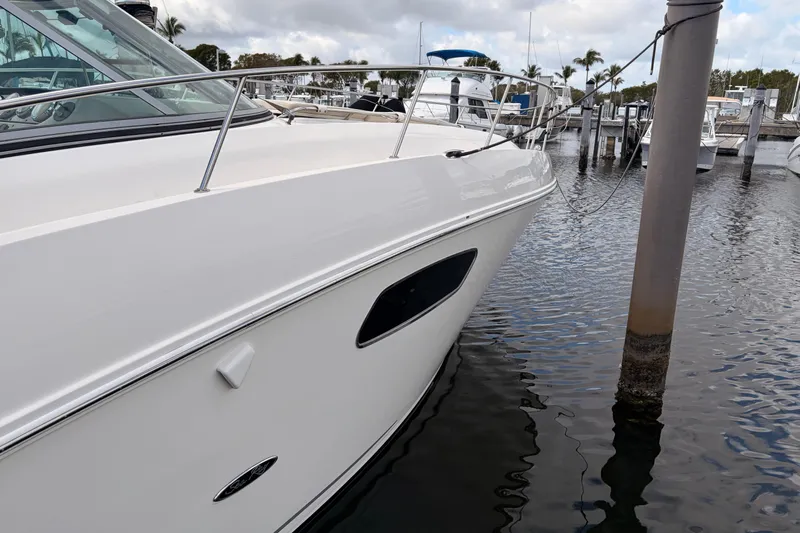  Yacht Photos Pics 2008 Sea Ray Sundancer 350 yacht docked at marina, side view.