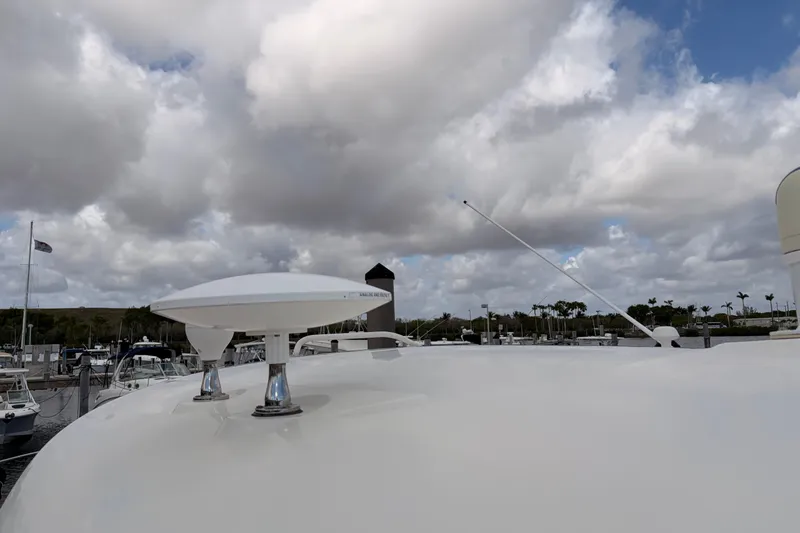  Yacht Photos Pics 2008 Sea Ray Sundancer 350 yacht with radar, docked under cloudy sky.