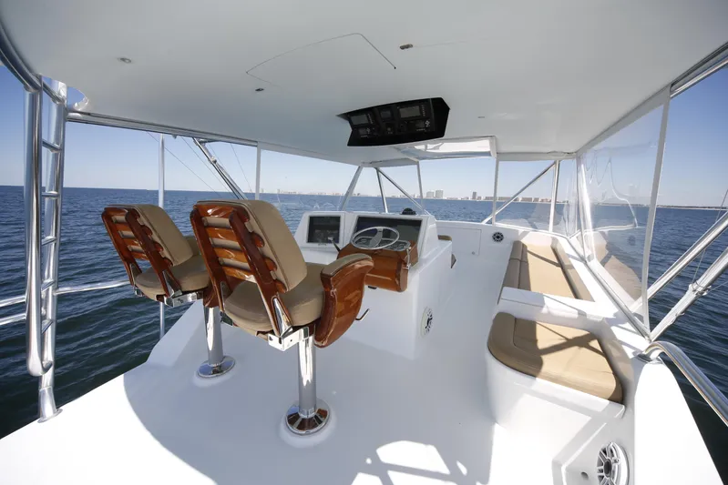 Pier Pressure Yacht Photos Pics Luxurious 2000 Jim Smith 65 Convertible yacht interior with ocean view.