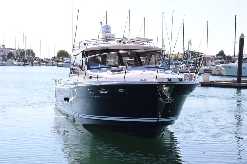 Silver Eagle Yacht Photos Pics 2024 Cutwater 32 Coupe NW Edition yacht in marina, front view.