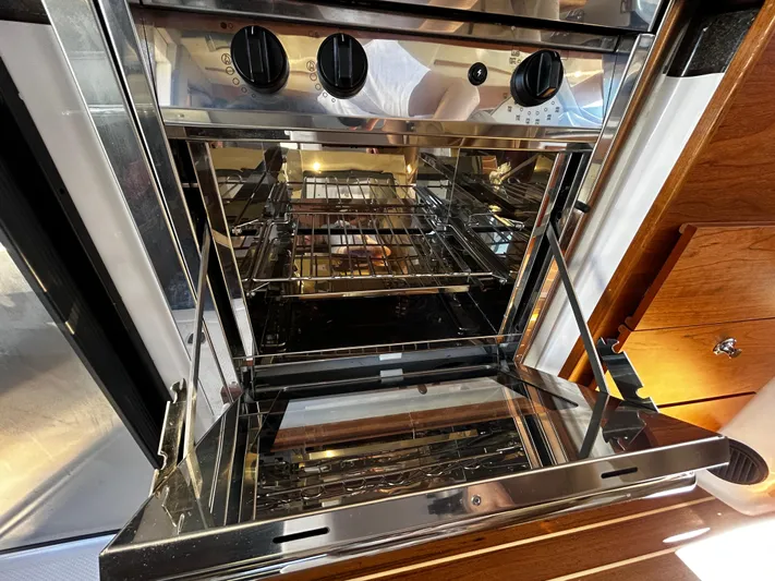 Silver Eagle Yacht Photos Pics Open oven inside 2024 Cutwater 32 Coupe NW Edition boat kitchen.