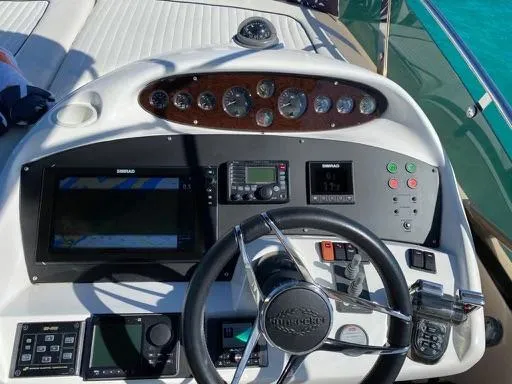 Venko Yacht Photos Pics Sunseeker Manhattan 50 2006 yacht helm with navigation and control systems.