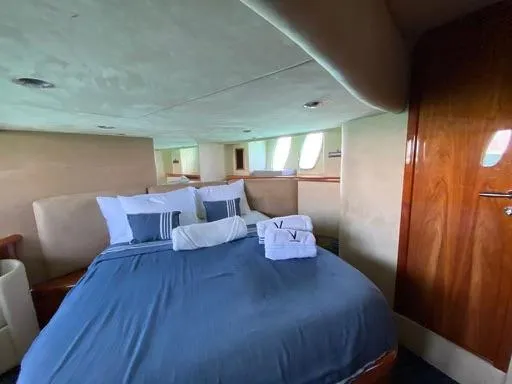 Venko Yacht Photos Pics Luxurious bedroom in 2006 Sunseeker Manhattan 50 yacht with blue bedding.
