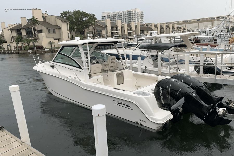 2018 Boston Whaler 285 Conquest