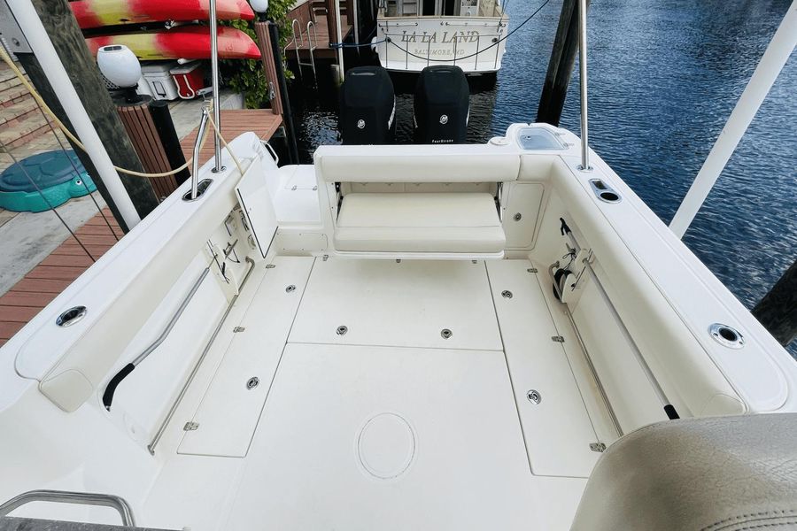 2018 Boston Whaler 285 Conquest