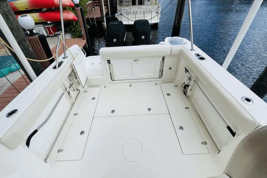 2018 Boston Whaler 285 Conquest