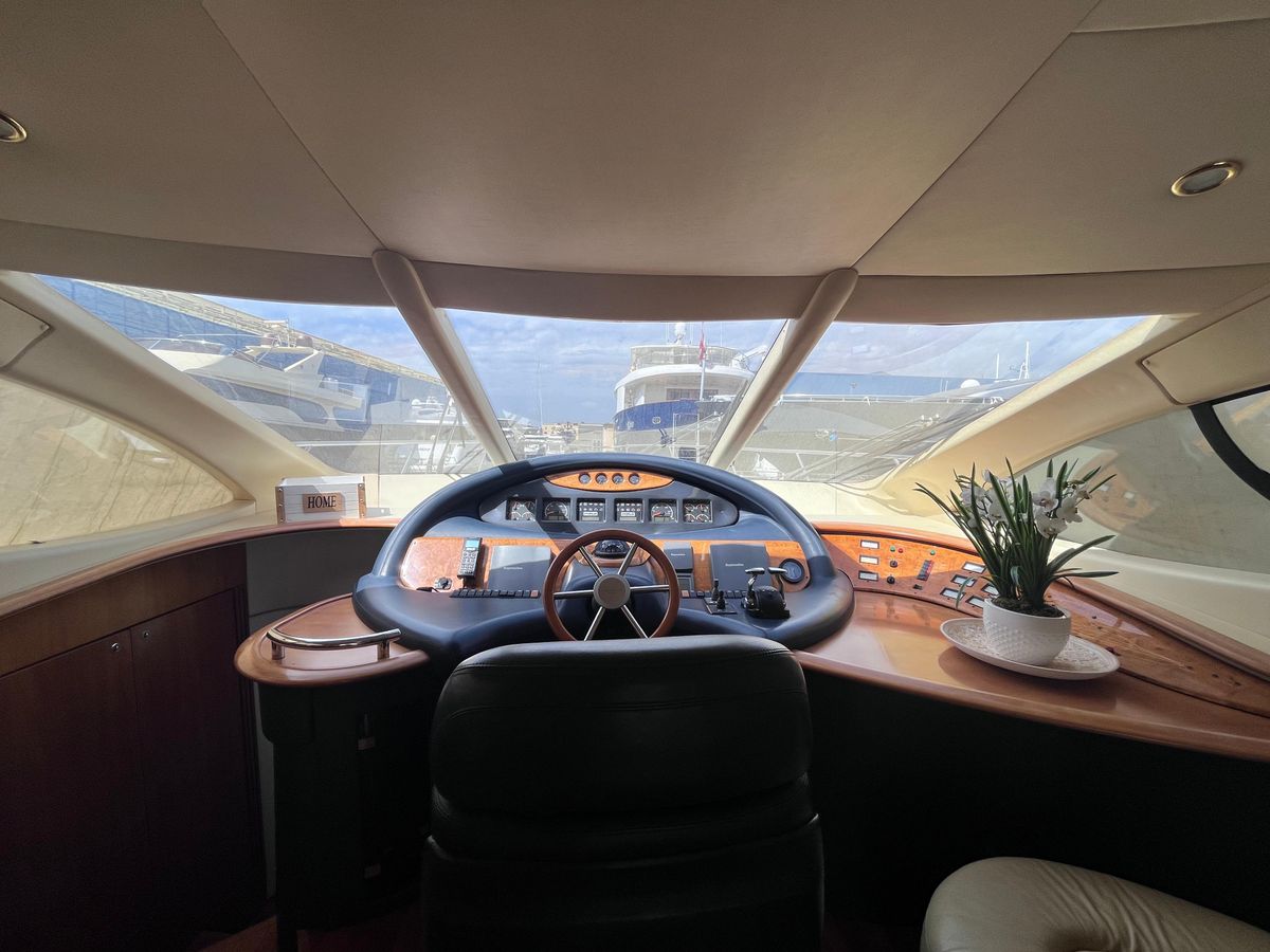 2004 Azimut 54 