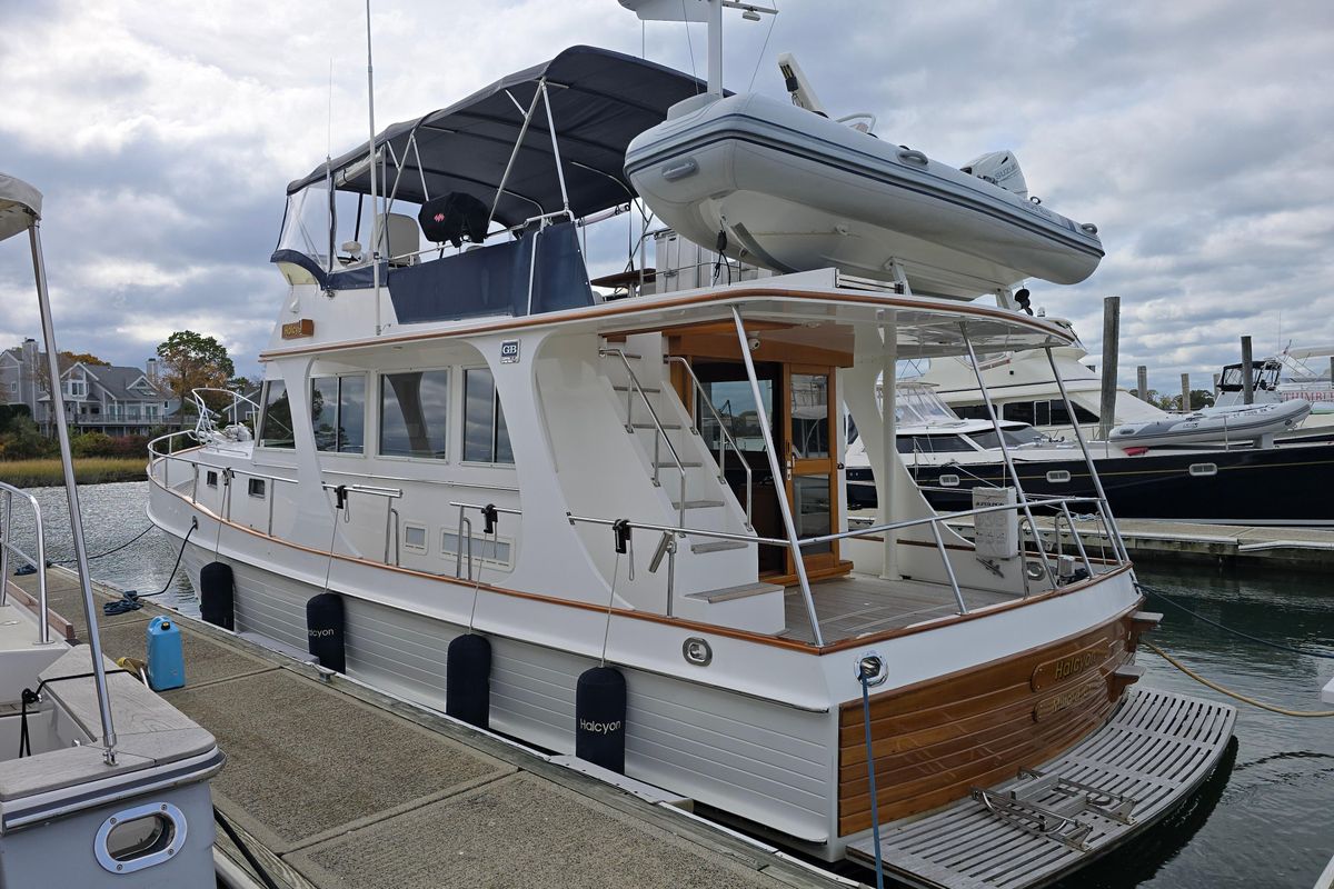 2005 Grand Banks 46 