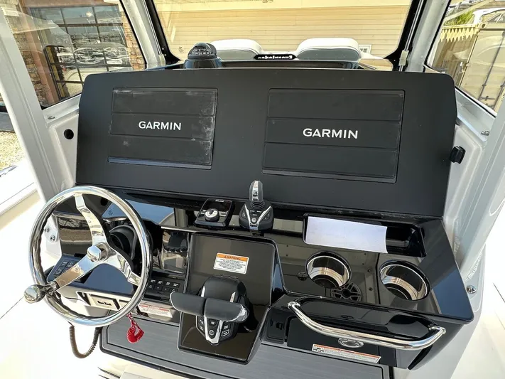  Yacht Photos Pics 2026 EVERGLADES 315 CC - Image 10