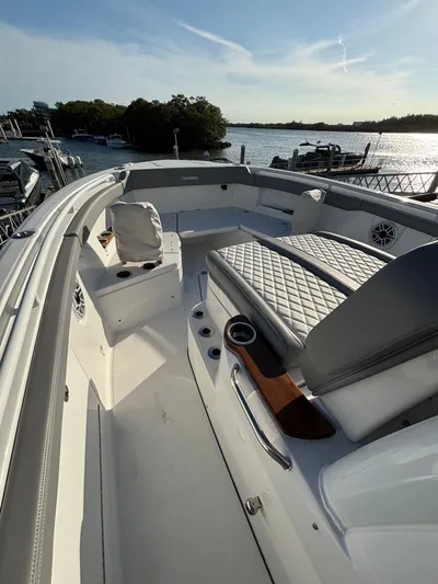  Yacht Photos Pics 2026 EVERGLADES 315 CC - Image 17