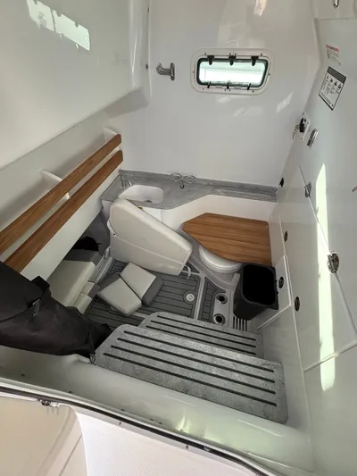  Yacht Photos Pics 2026 EVERGLADES 315 CC - Image 21