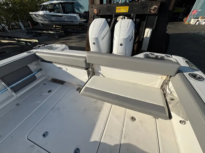  Yacht Photos Pics 2026 EVERGLADES 315 CC - Image 25