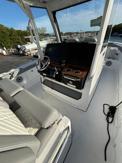  Yacht Photos Pics 2026 EVERGLADES 315 CC - Image 4