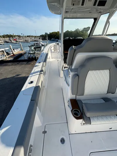  Yacht Photos Pics 2026 EVERGLADES 315 CC - Image 19