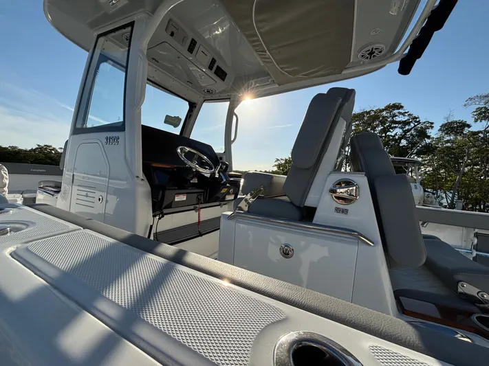  Yacht Photos Pics 2026 EVERGLADES 315 CC - Image 21
