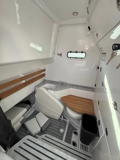  Yacht Photos Pics 2026 EVERGLADES 315 CC - Image 20