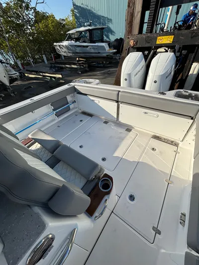  Yacht Photos Pics 2026 EVERGLADES 315 CC - Image 24