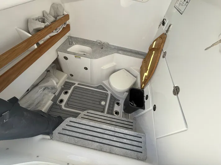  Yacht Photos Pics 2026 EVERGLADES 315 CC - Image 41