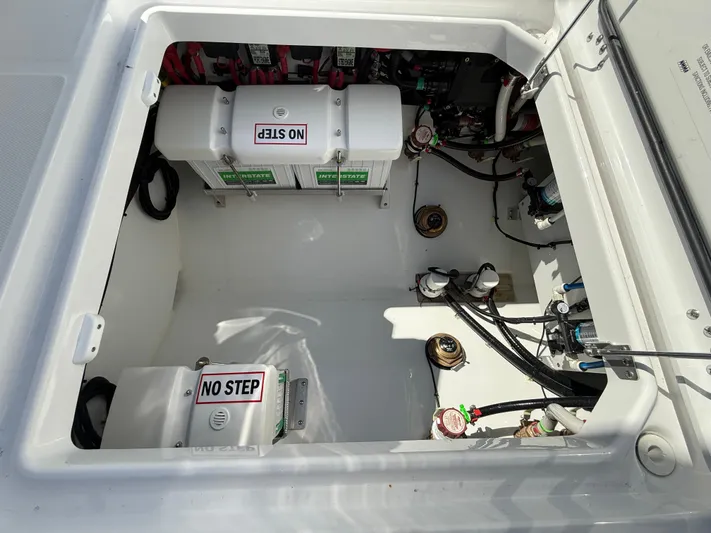  Yacht Photos Pics 2026 EVERGLADES 315 CC - Image 46