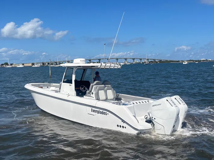  Yacht Photos Pics 2026 EVERGLADES 315 CC - Image 7