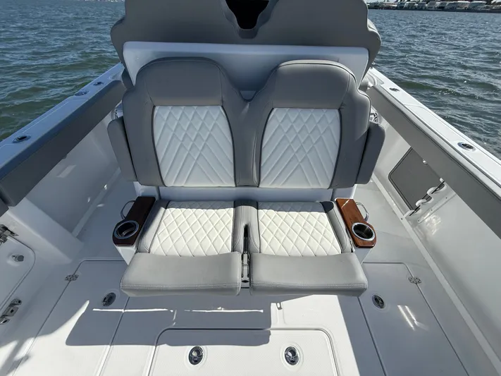  Yacht Photos Pics 2026 EVERGLADES 315 CC - Image 20