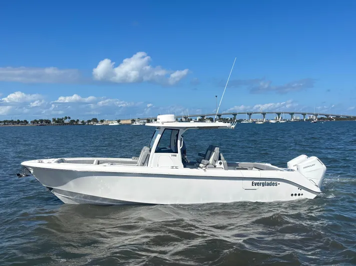  Yacht Photos Pics 2026 EVERGLADES 315 CC - Image 6
