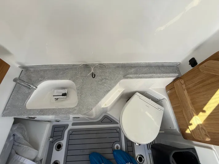  Yacht Photos Pics 2026 EVERGLADES 315 CC - Image 44