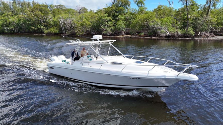 2004 Intrepid 348 Walkaround