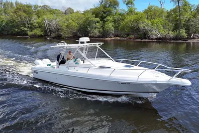 2004 Intrepid 348 Walkaround