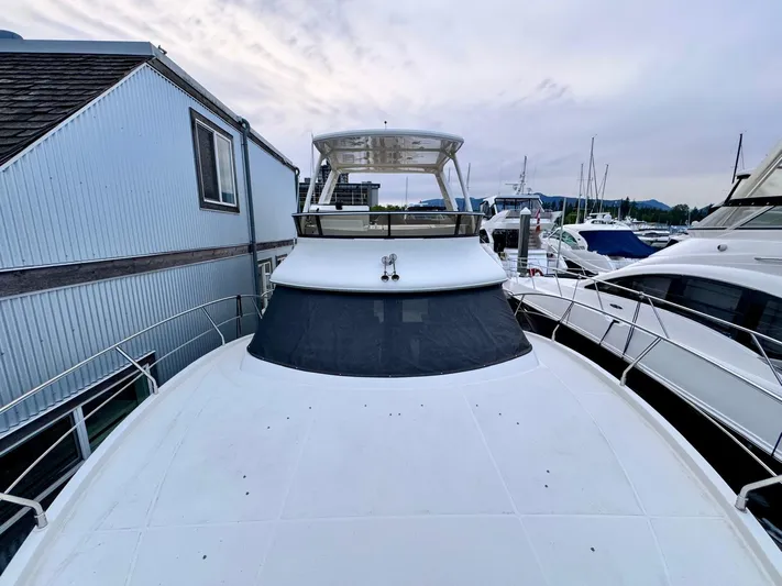  Yacht Photos Pics 2016 Carver C40 Command Bridge yacht docked at marina, front view.