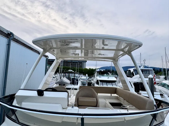  Yacht Photos Pics 2016 Carver C40 Command Bridge yacht with spacious seating and sleek design in a marina.