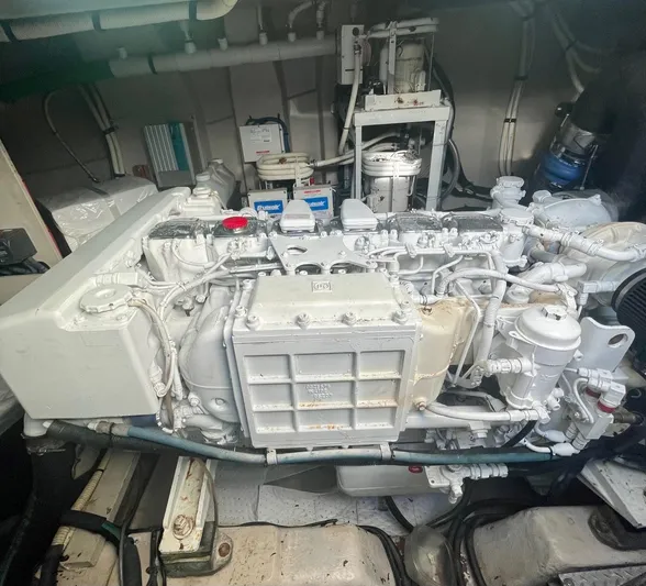 Positive Vibes Yacht Photos Pics 2008 Sea Ray 55 Sundancer   POSITIVE VIBES  Engine