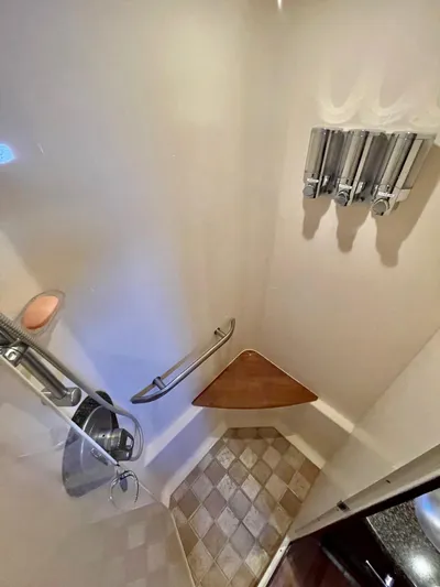 Positive Vibes Yacht Photos Pics 2008 Sea Ray 55 Sundancer   POSITIVE VIBES  Master Head