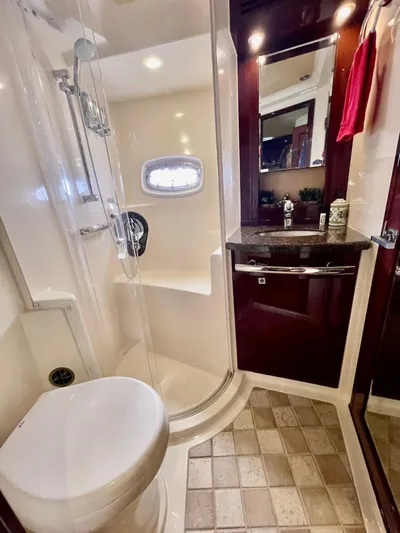 Positive Vibes Yacht Photos Pics 2008 Sea Ray 55 Sundancer   POSITIVE VIBES  VIP Head (2)