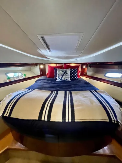 Positive Vibes Yacht Photos Pics 2008 Sea Ray 55 Sundancer   POSITIVE VIBES  VIP Stateroom