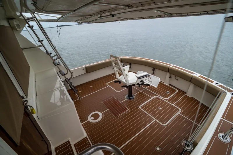  Yacht Photos Pics 1984 Hatteras 52 Convertible yacht deck with fishing chair and ocean view.
