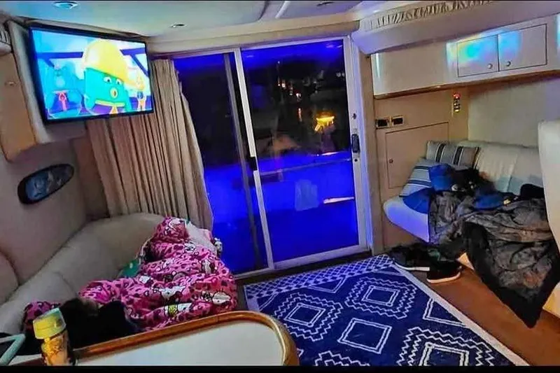  Yacht Photos Pics Interior of a 1997 Sea Ray 400 Sedan Bridge with cozy seating and a TV.